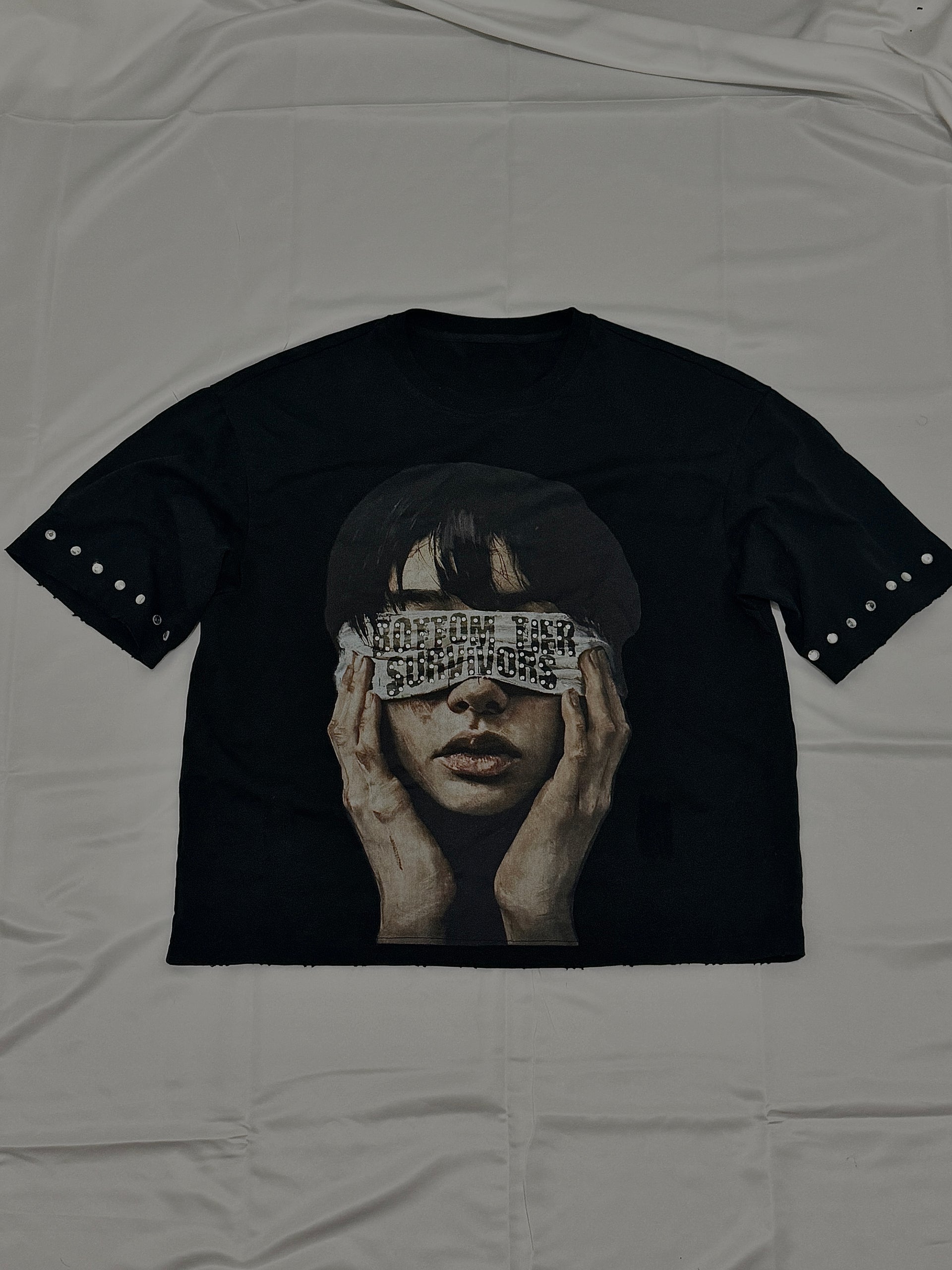 SURVIVORS TEE